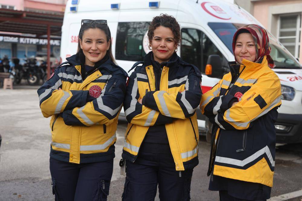 Konya’nın kadın ambulans şoförü zamanla yarışıyor, hayat kurtarıyor! 5